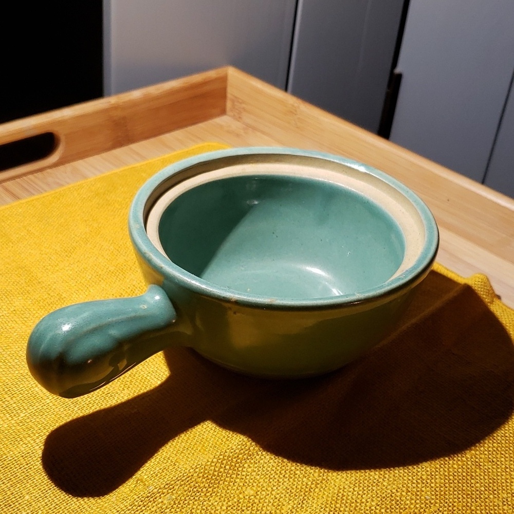 Usa pottery bowl 7in with handle